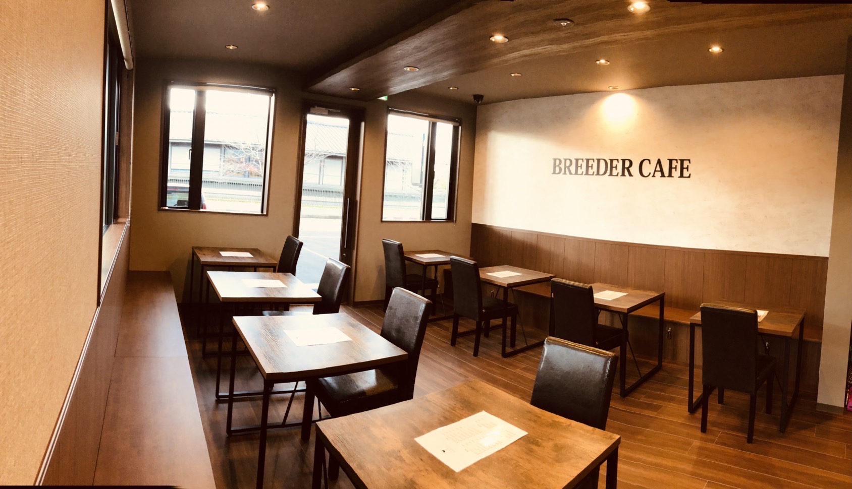 店内 Inside